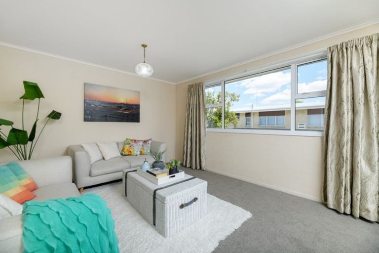 Photo of property in 1/92 Ngatai Road, Otumoetai, Tauranga, 3110
