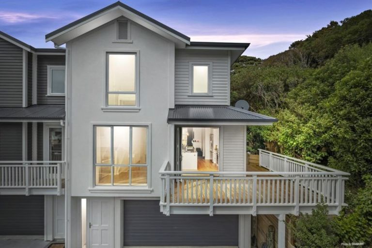Photo of property in 56e Nicholson Road, Khandallah, Wellington, 6035