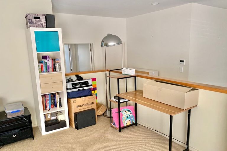 Photo of property in 31 Rifleman Rise, Unsworth Heights, Auckland, 0632