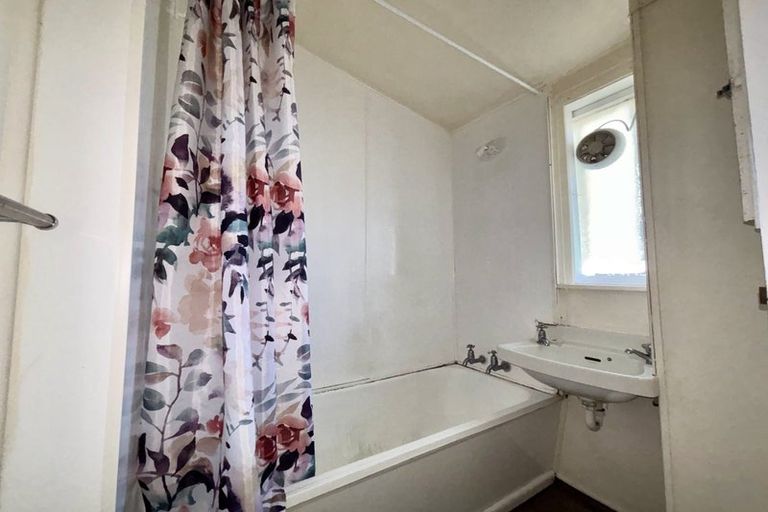 Photo of property in 27-33 Cheshire Street, Cannons Creek, Porirua, 5024