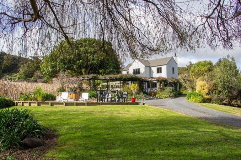 Photo of property in 420 Mangakura Road, Helensville, 0875