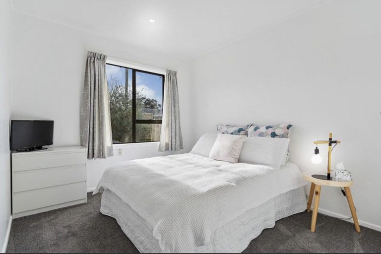 Photo of property in 1 Kohekohe Street, New Lynn, Auckland, 0600