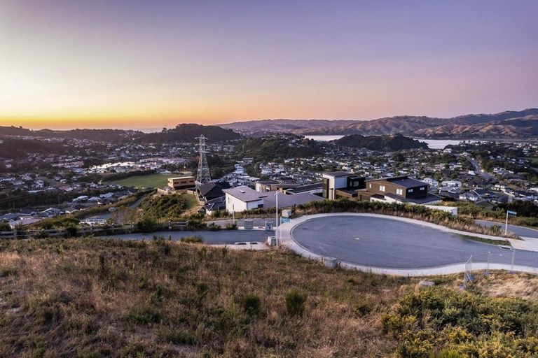 Photo of property in 1 Stunsail Lane, Whitby, Porirua, 5024