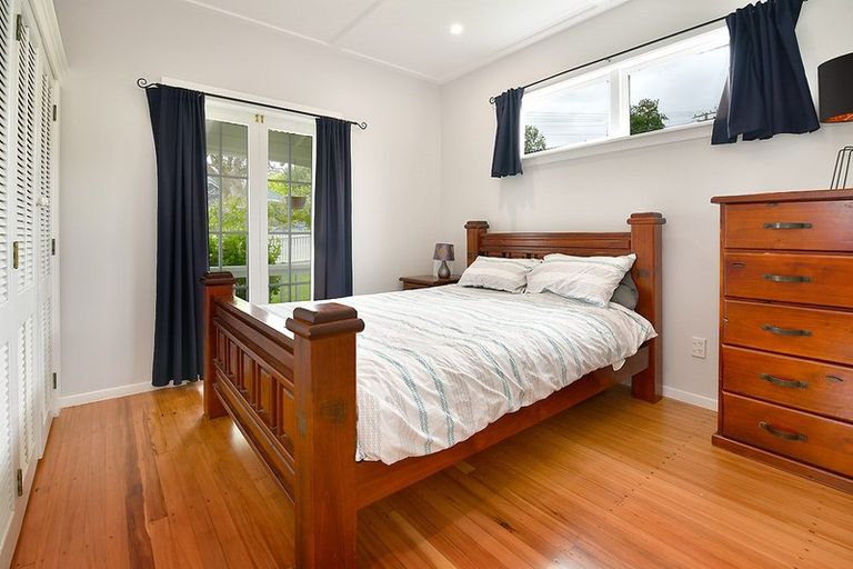 Photo of property in 2 St James Avenue, Helensville, 0800