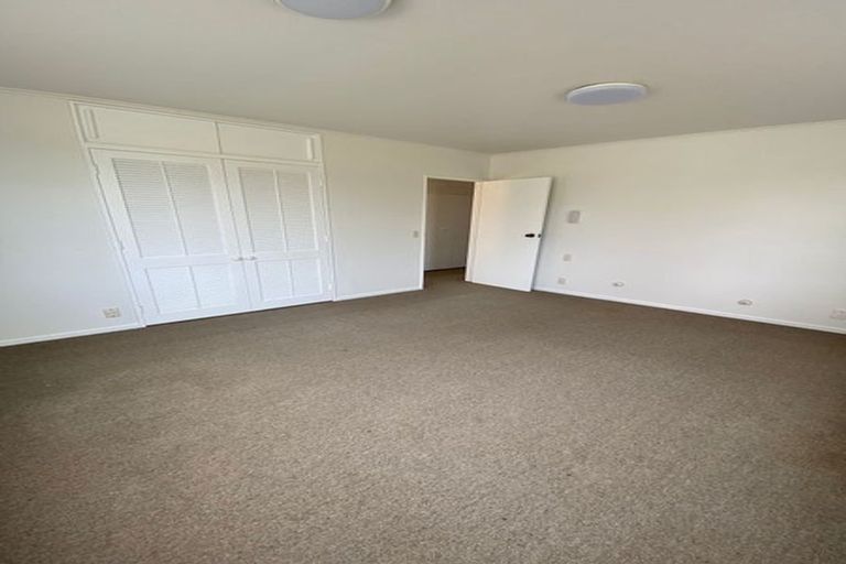 Photo of property in 1 Flint Way, Northland, Wellington, 6012