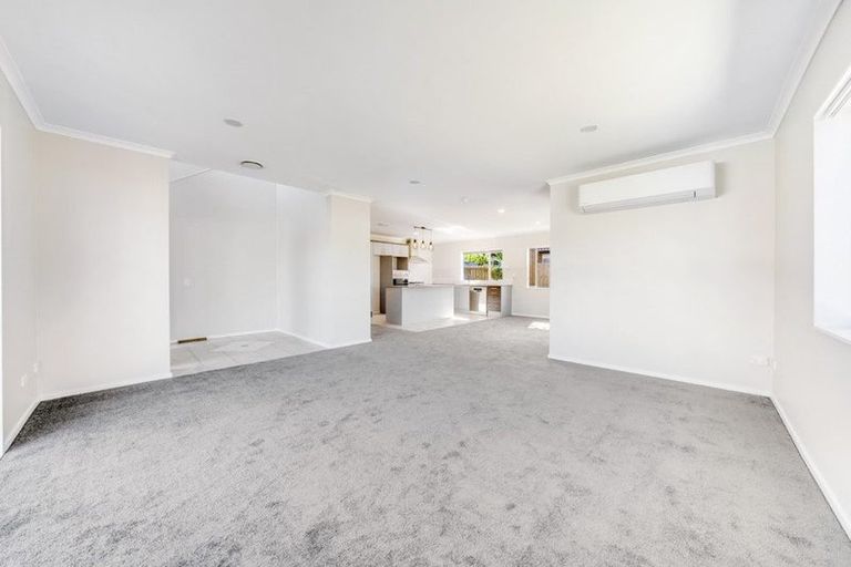 Photo of property in 2 Dunaff Place, Flat Bush, Auckland, 2019