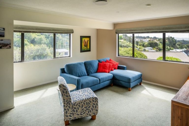 Photo of property in 72 Omapere Street, Whitby, Porirua, 5024