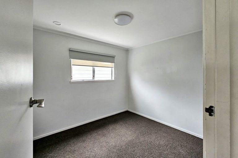 Photo of property in 15 Queen Mary Avenue, New Lynn, Auckland, 0600