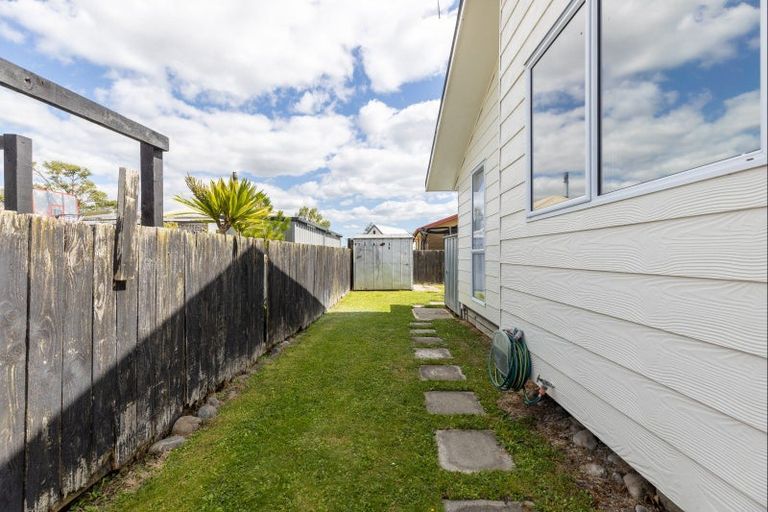 Photo of property in 11 Perrin Place, Kelvin Grove, Palmerston North, 4414
