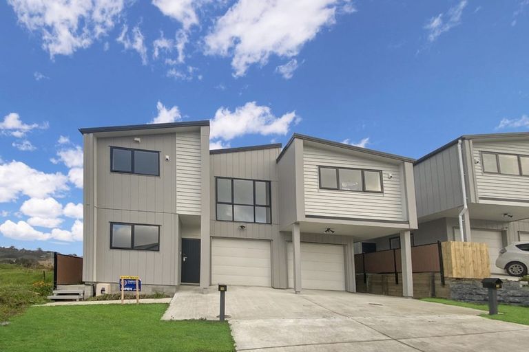Photo of property in 7b Frontier Lane, Flat Bush, Auckland, 2019