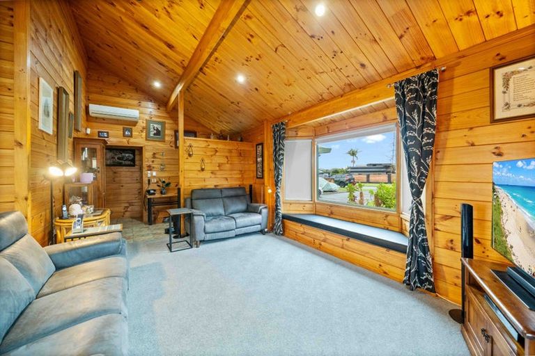 Photo of property in 1 Coolen Place, Tuakau, 2121