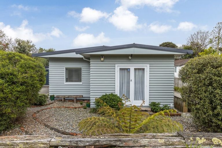 Photo of property in 53 Tiromoana Road, Raumati South, Paraparaumu, 5032