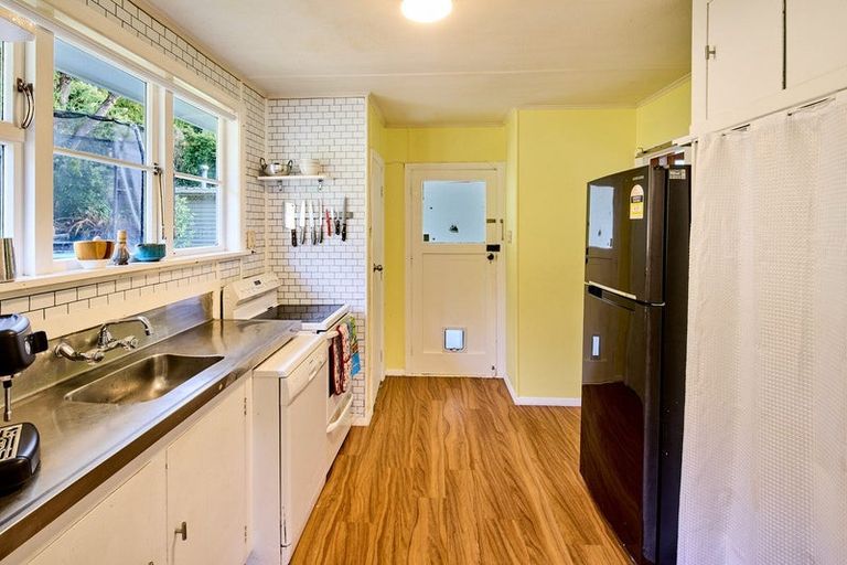 Photo of property in 19 Franklyn Road, Tawa, Wellington, 5028
