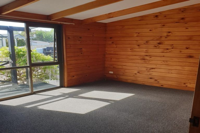 Photo of property in 28 Riverside Drive, Waiuku, 2123