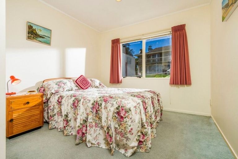 Photo of property in 11 William Souter Street, Forrest Hill, Auckland, 0620