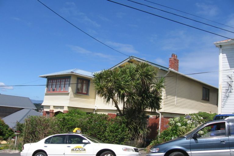 Photo of property in 17 Hargreaves Street, Mount Cook, Wellington, 6021