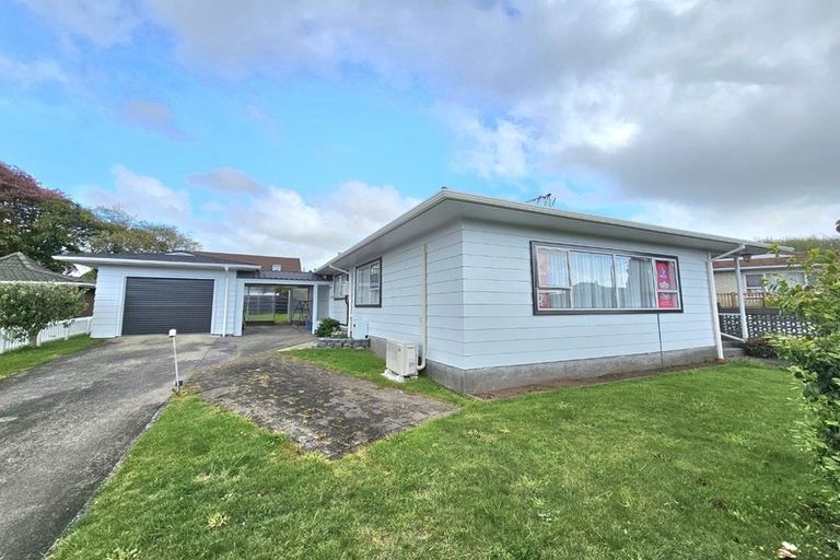 Photo of property in 4 Poplar Grove, Whalers Gate, New Plymouth, 4310