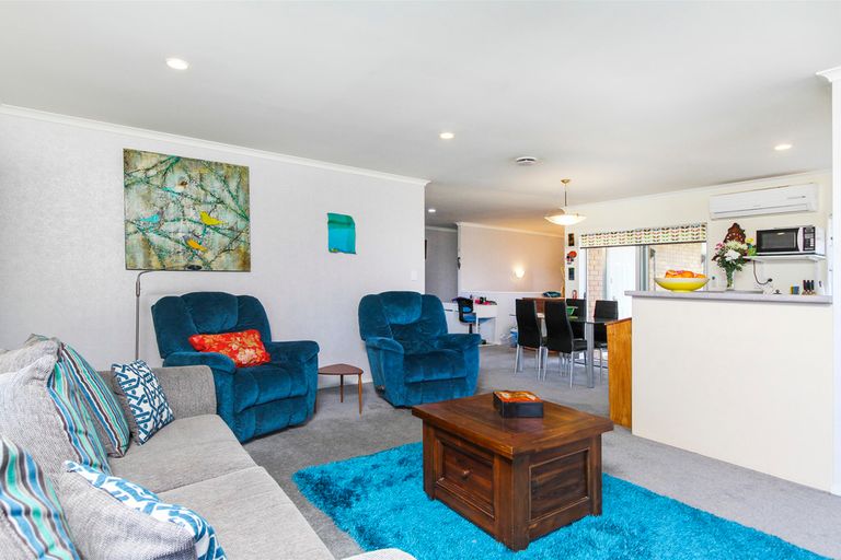 Photo of property in 62 Garton Drive, Massey, Auckland, 0614