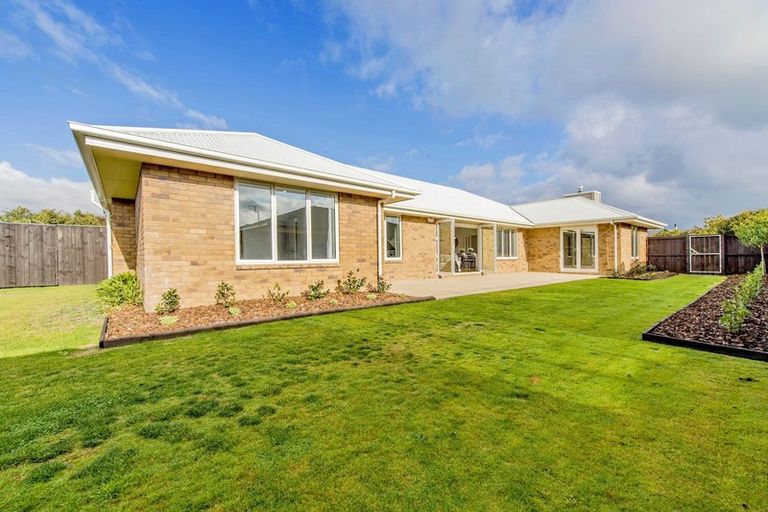 Photo of property in 4 Goldie Place, Rolleston, 7614