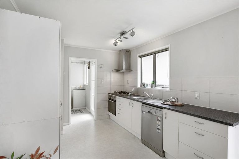 Photo of property in 21 Laurina Road, Sunnynook, Auckland, 0620
