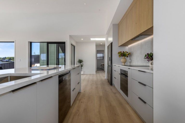 Photo of property in 6 Okupe Grove, Aotea, Porirua, 5024