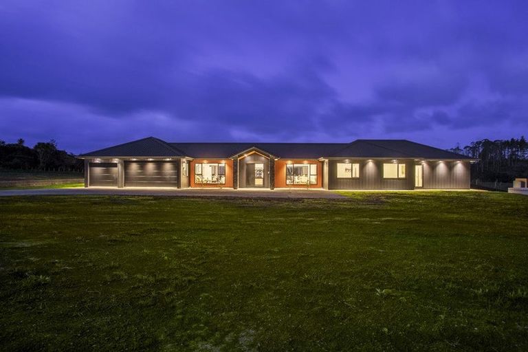 Photo of property in 1 Piwari Lane, Taupaki, 0782