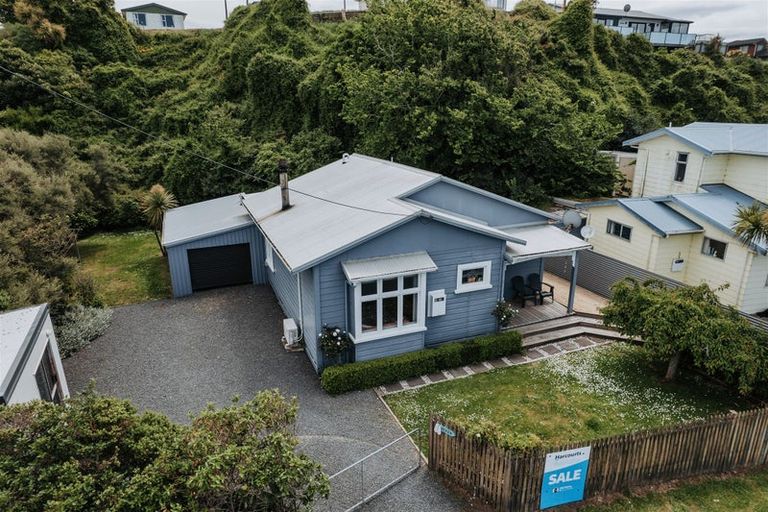 Photo of property in 14 Moana Street, Kaka Point, 9271