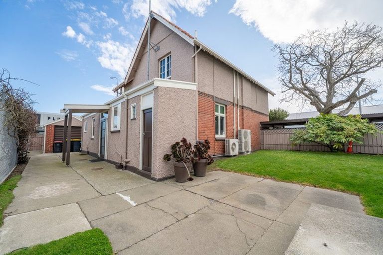 Photo of property in 334 Oriental Parade, Oriental Bay, Wellington, 6011