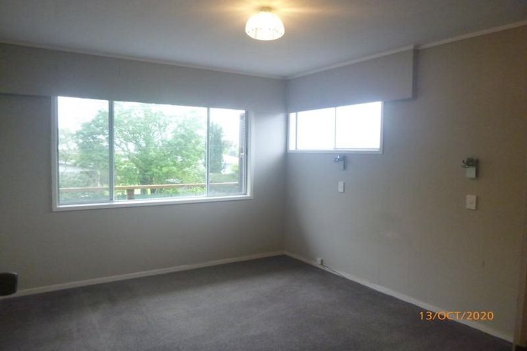 Photo of property in 1b/2 Divich Avenue, Te Atatu South, Auckland, 0610