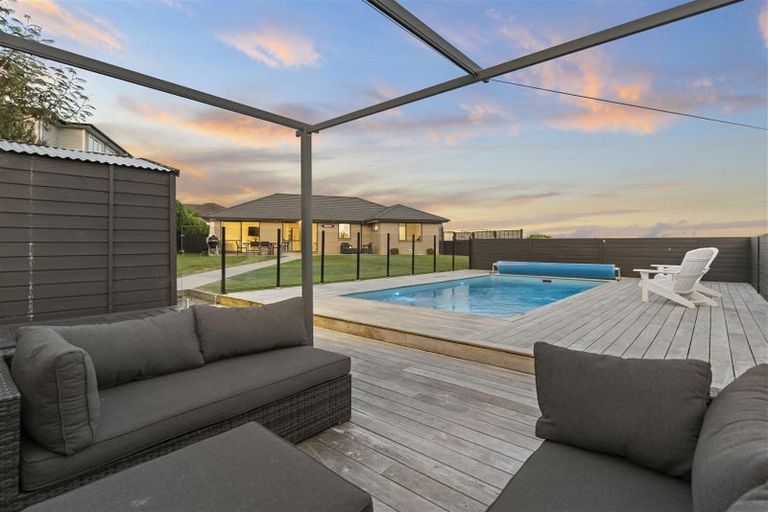 Photo of property in 6 Tirohanga Crescent, Stanmore Bay, Whangaparaoa, 0932