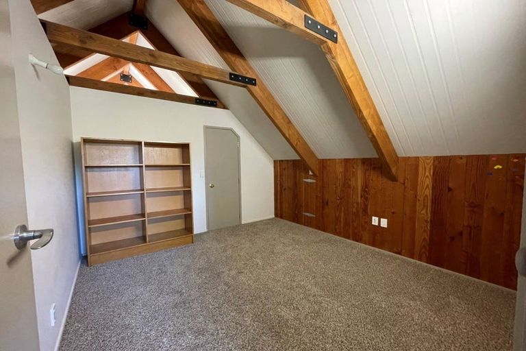 Photo of property in 2 Arthur Road, Paraite, New Plymouth, 4373