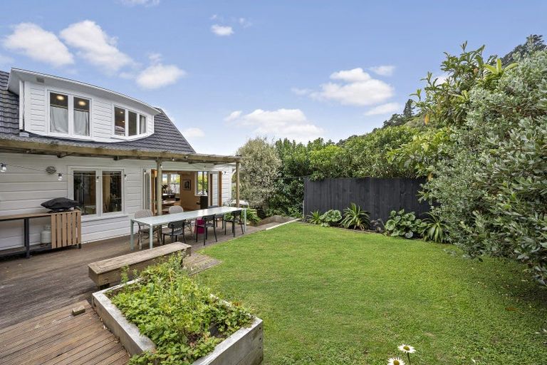 Photo of property in 5 Manuka Terrace, Eastbourne, Lower Hutt, 5013