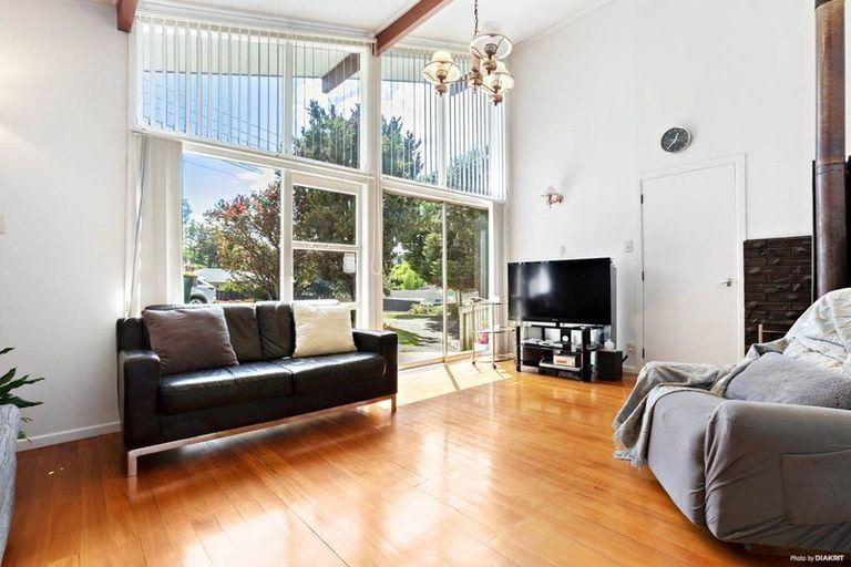 Photo of property in 25 Ellice Road, Totara Vale, Auckland, 0629