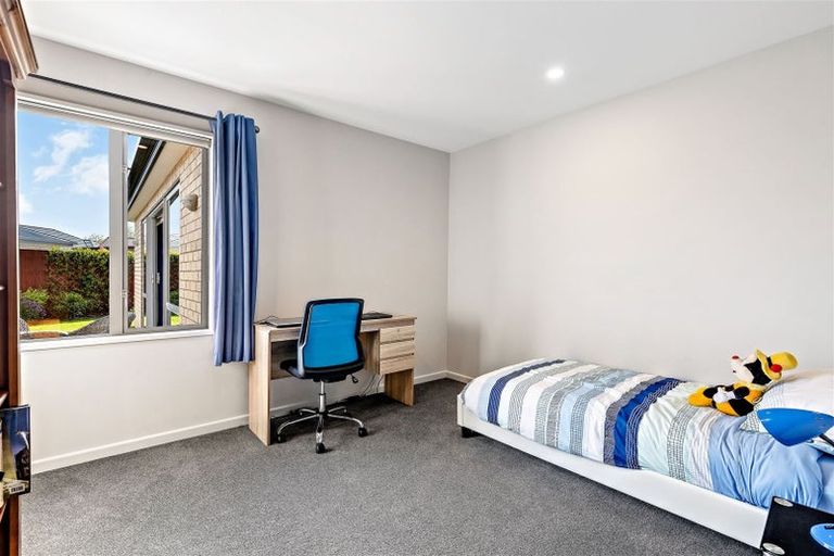 Photo of property in 5 Glenbarr Lane, Broomfield, Christchurch, 8042