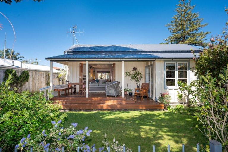 Photo of property in 40 Pipi Street, Te Awanga, 4102