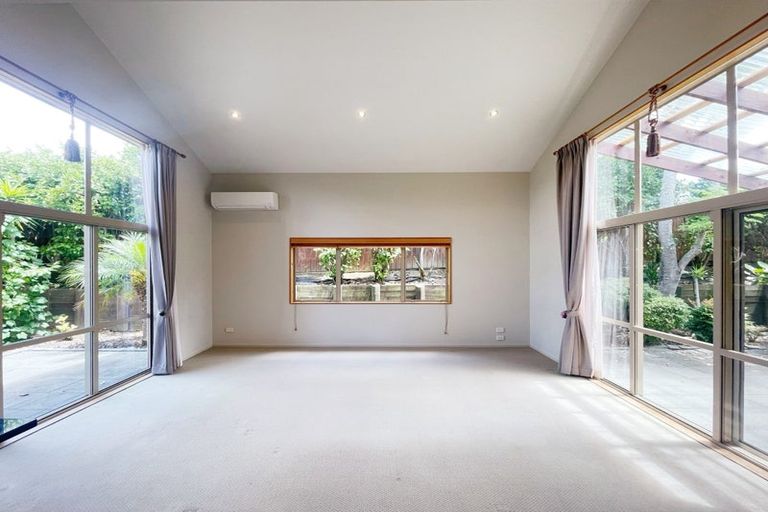 Photo of property in 10 Chard Place, Flat Bush, Auckland, 2016
