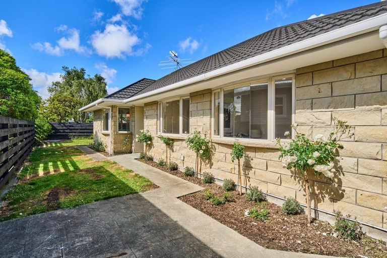 Photo of property in 2/13 Derwent Lee Grove, Epuni, Lower Hutt, 5011
