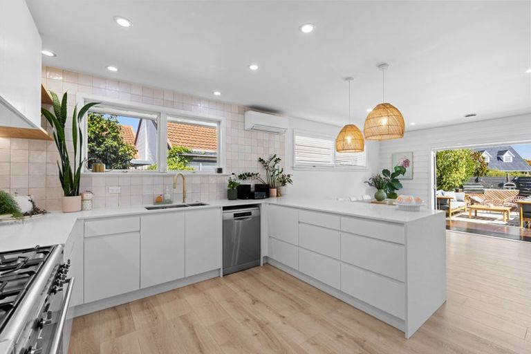 Photo of property in 21 Woodstock Place, Russley, Christchurch, 8042