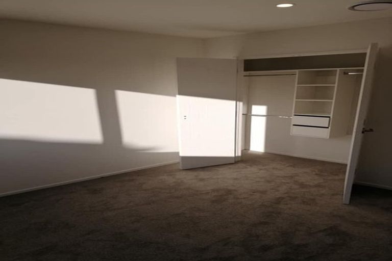 Photo of property in 5d Sorrel Crescent, Bucklands Beach, Auckland, 2012