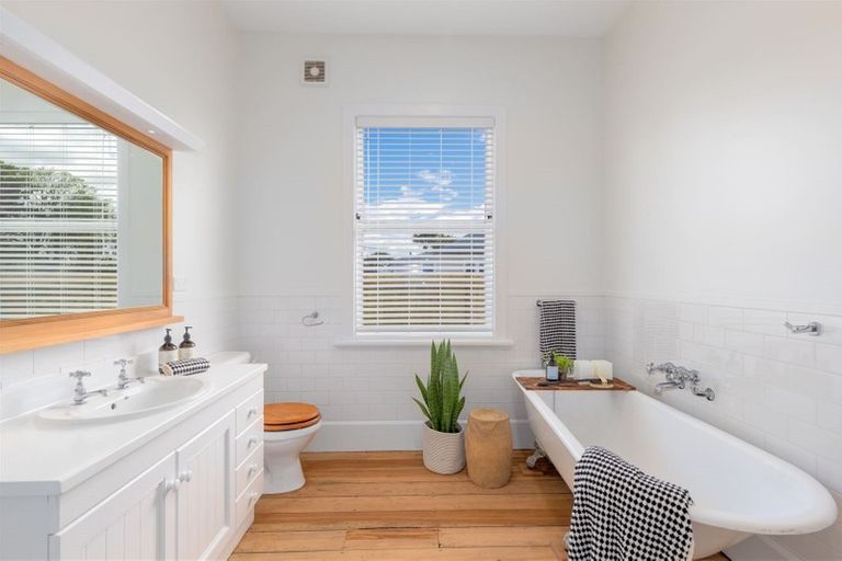 Photo of property in 244 Edgeware Road, Edgeware, Christchurch, 8013