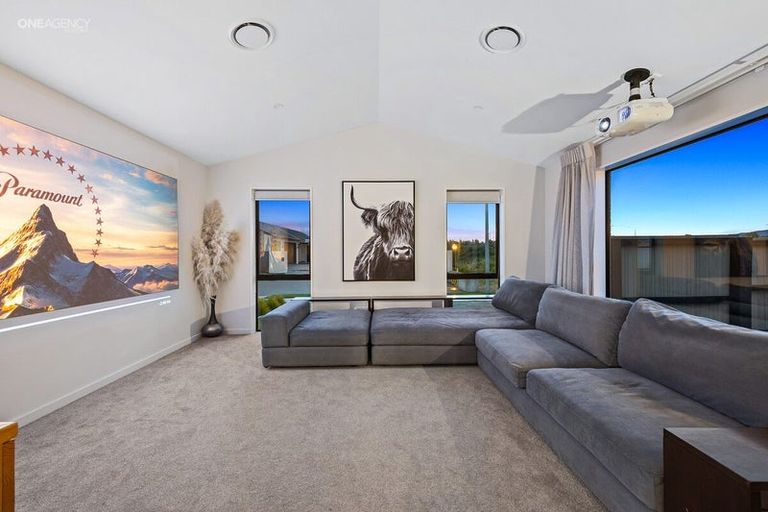 Photo of property in 12 Oakville Close, Rangiora, 7400