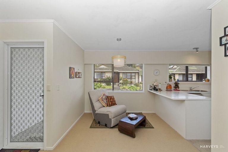 Photo of property in 5/248 Great North Road, Henderson, Auckland, 0612
