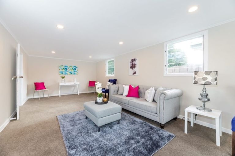 Photo of property in 10 Killington Crescent, Mangere, Auckland, 2022