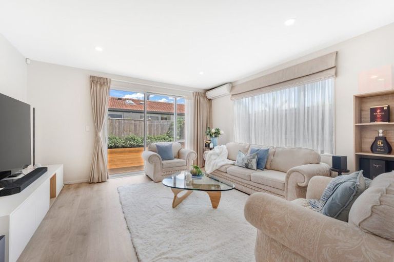 Photo of property in 10 Hedge Row, Sunnyhills, Auckland, 2010