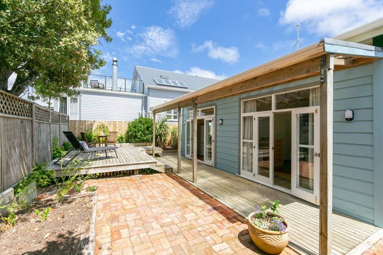 Photo of property in 3 Ninian Street, Highbury, Wellington, 6012