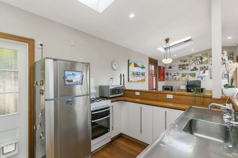 Photo of property in 285 Karaka Bay Road, Karaka Bays, Wellington, 6022