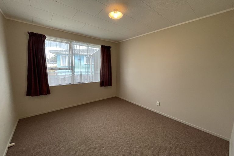 Photo of property in 2/33 Reid Road, New Lynn, Auckland, 0600