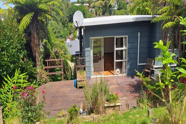 Photo of property in 2/21 Malters Place, Browns Bay, Auckland, 0630