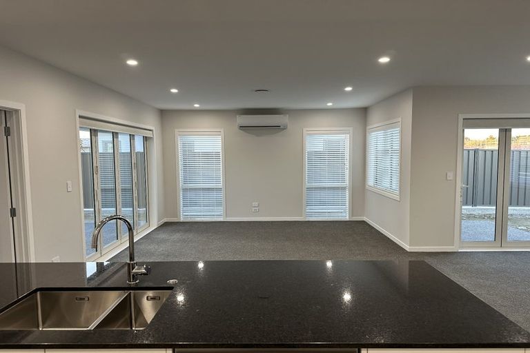 Photo of property in 15 George Yee Place, Taradale, 4112