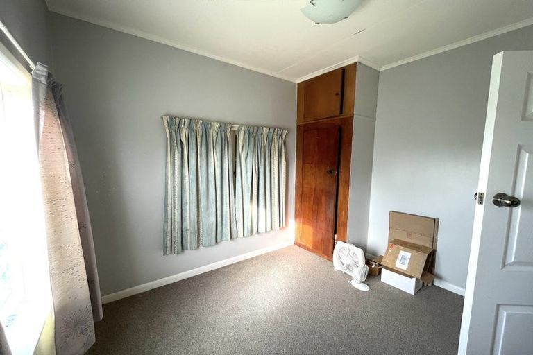 Photo of property in 813 Waitakere Road, Kumeu, 0891